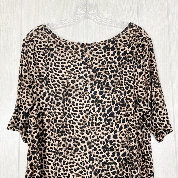 Torrid | Leopard Print Super Soft V-Neck T-Shirt Size 1X - Picture 4 of 13